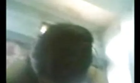 वह सेक्सी वीडियो में हिंदी मूवी घर्षण तेज करने लगा