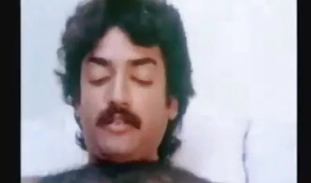 चीटर एक मूर्ख पूरा सेक्स फिल्म महिला को चोदता है