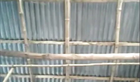 स्टॉकिंग में एक महिला को सेक्सी फिल्म करने वाला चूमा