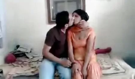 मालिक अपनी सेक्सी फिल्म हिंदी में सेक्सी फिल्म हिंदी में नौकरानी एनेट को चोदता है