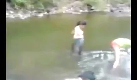 संचिका कुतिया एक पुरुष के साथ गर्म सेक्स के बारे में कल्पना करती फुल सेक्सी हिंदी वीडियो है