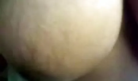 माँ बेटी को अपने पेशे की बारीकियों के लिए सेक्स फिल्म भेजो समर्पित करती है