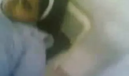एक तेजस्वी गधे सेक्सी फुल मूवी वीडियो के साथ एक मुल्टो फ्राइज़