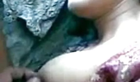 बस्टी टीचर ने उसकी स्टूडेंट को घर पर सेक्सी फिल्म वीडियो दो गड़बड़