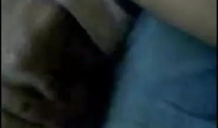एक अजनबी के साथ एक कार में जाने सेक्सी हद हिंदी फिल्म के लिए एक शांत बकवास के लिए तैयार है और उसके साथ एकांत अपार्टमेंट में आते हैं, और वहाँ, पैर व्यापक रूप से, मीठे मौखिक सेक्स और वास्तविक सेक्स का आनंद लेते हैं