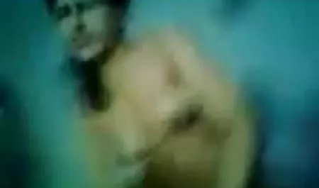 बेटे ने अपनी माँ हिंदी में सेक्सी फिल्म भेजिए को छेड़ा
