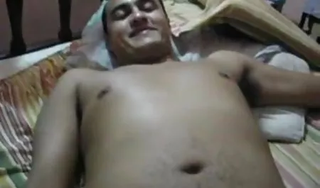 एक रूसी लड़की के साथ हिंदी पिक्चर में सेक्सी कमबख्त