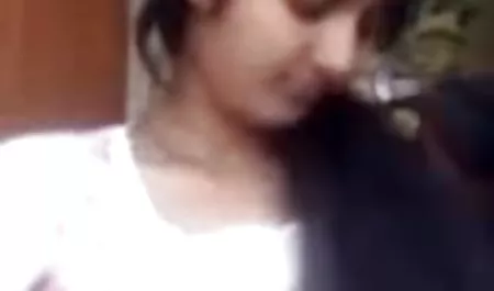 महिला टेबल हिंदी सेक्स मूवीस पर बैठ गई