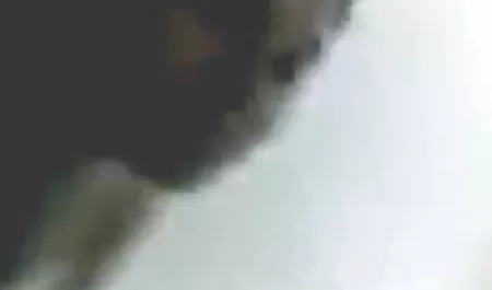 एक लड़की को सीढ़ियों पर हिंदी में फुल सेक्सी चोदता है