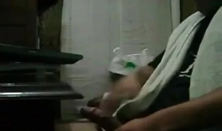 तीन सेक्सी फिल्म भेजो सेक्सी में अजनबी आए