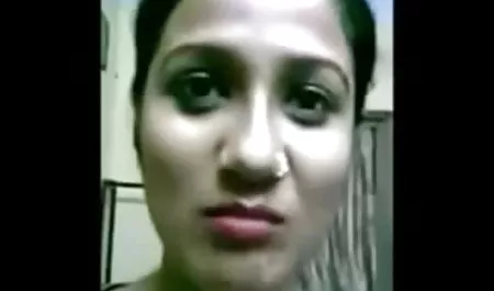 गंजे अजनबी ने एक युवा श्यामला को एक सवारी दी सेक्सी हिंदी फिल्म हद और उसे घर पर गड़बड़ कर दिया