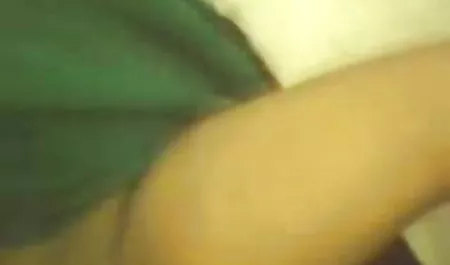ब्लोंडी एक गुलाबी डिल्डो और डिक के वीडियो सेक्सी पिक्चर फिल्म साथ उसकी गांड मारता है