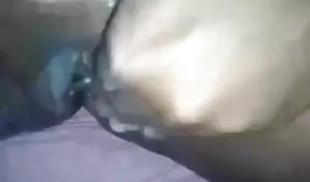 दोस्त सेक्सी मूवी हिंदी वीडियो एक तंग छोटे गुदा में एक कुतिया farts