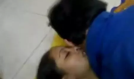 मस्कुलर पुरुष ने एक बड़े, स्वादिष्ट गधे के साथ गुदा में एक युवा कुतिया सेक्सी मूवी इन हिंदी गड़बड़ कर दिया और शुक्राणु के साथ उसके चेहरे को भीग दिया