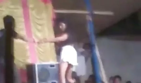 निंदनीय जापानी ने तीन लोगों के साथ गिरोह बैंग की कोशिश करने सेक्सी फिल्म दे दे वीडियो में का फैसला किया