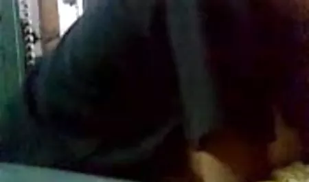 उसके डिक पर फिट हिन्दी सेक्सी फिल्म बैठो