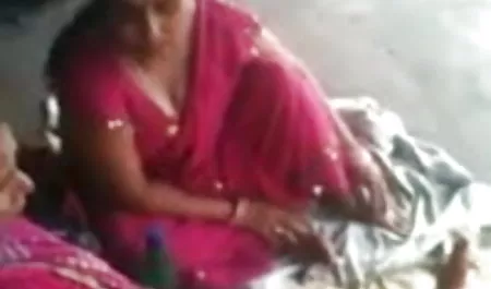 सेक्सी busty श्यामला ने अपने प्रेमी को सेक्सी वीडियो फुल मूवी नाश्ते के लिए अपने शरीर की सेवा दी