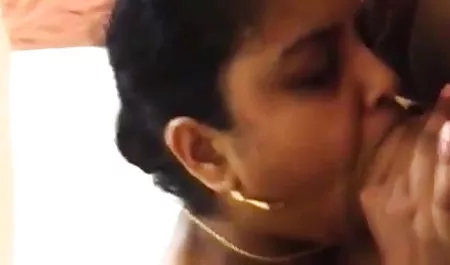 सुंदर भावुक सेक्सी ब्लू हिंदी लैटिना एक कामुक ड्राइवर के साथ एक कार में गड़बड़ हो जाती है