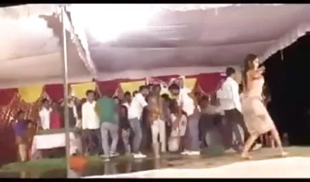 पूरी तरह से अतृप्त सेक्सी फिल्म हिंदी सेक्सी फिल्म हिंदी