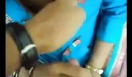 संचिका माँ ने उसे दुलार के सेक्सी फिल्म लगा दो लिए दत्तक बेटी को पकड़ा और उसे गड़बड़ कर दिया