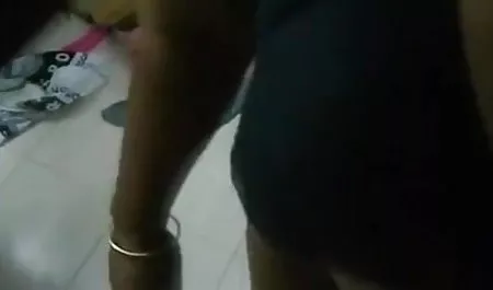 बॉस त्रिगुट सेक्स प्यार करता है और गुदा में गोरा गोरा मुश्किल से उसे एक हिंदी में सेक्सी बफ फिल्म कर्मचारी दुलार करने का आदेश देता है
