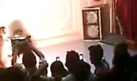 दो समलैंगिक एक सेक्सी फिल्म बीएफ हिंदी दूसरे की जीभ को सहलाते हैं