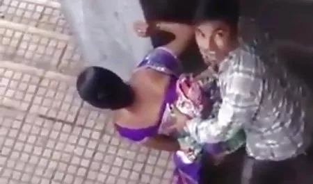 एक सुंदर श्यामला बिस्तर पर लेट गई हिंदी सेक्सी फिल्म देखने के लिए जो अगली चुदाई की प्रतीक्षा कर रही थी। इंतजार करने में उसे देर नहीं लगी। आया, स्वादिष्ट रूप से गड़बड़ और एक युवा लालची मुंह में समाप्त हो गया