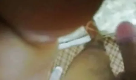 सेक्सी श्यामला मालिश करनेवाली गड़बड़ ग्राहक के साथ सेक्सी वीडियो फिल्म हिंदी में