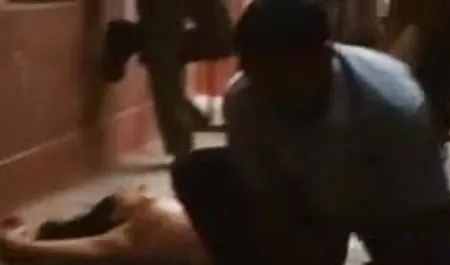 नाइजर ने अपने विशाल डिक के साथ सोफे पर एक मुश्किल हिंदी सेक्सी फिल्म हिंदी सेक्सी फिल्म फूहड़ फिशनेट स्टॉकिंग्स में एक सफेद फूहड़ और शुक्राणु के साथ उसके छेद को भर दिया