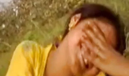 सुंदर एलेक्सिस क्रिस्टल के साथ आकस्मिक कमबख्त के सेक्स वीडियो वाली फिल्म लिए फिटनेस बॉल फिट