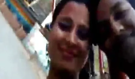 एक सेक्स हिन्दी पिक्चर संभोग करने के लिए लाता है