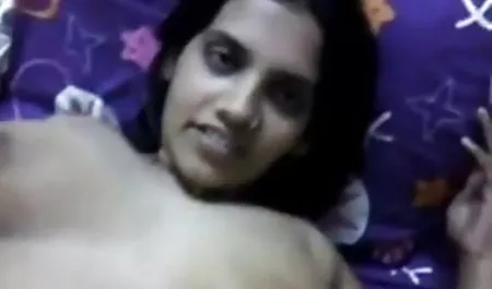 चमड़ी का चमत्कार सेक्सी फिल्म देखने वाला