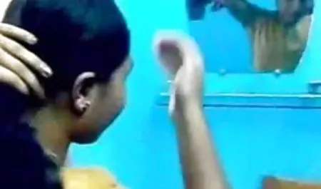 पेंटीहोज को लड़की के ऊपर फंसा दिया और उसे हिंदी फिल्म सेक्सी हिंदी चोदा
